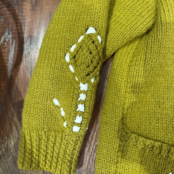 Women’ Hand Knit Sweater Cardigan - Picture 3 of 9